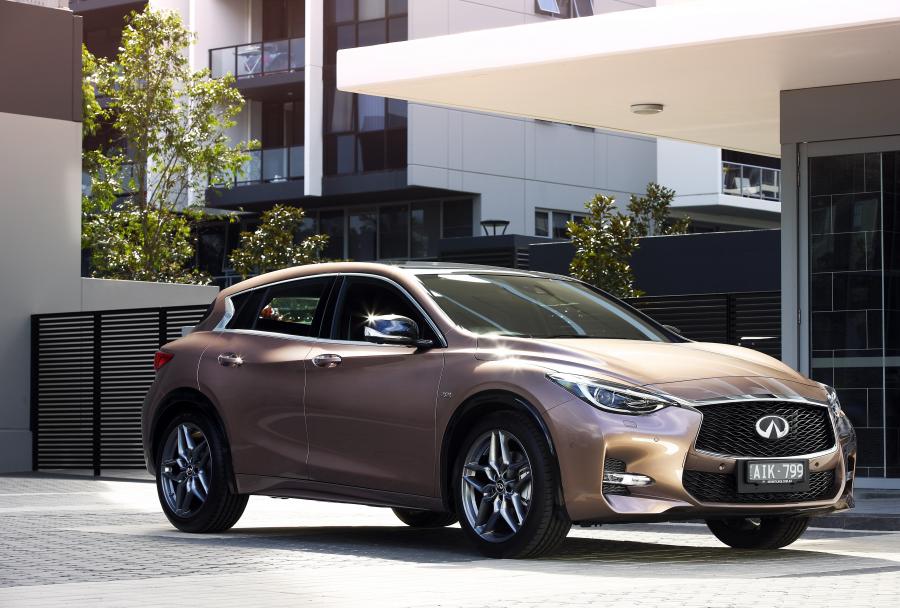  Infiniti Q30S 2.0t AWD 2016 года  (AU) (фото 12 из 26)